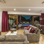 Beautiful home in Cervar with Jacuzzi, Sauna&Outdoor swimming pool