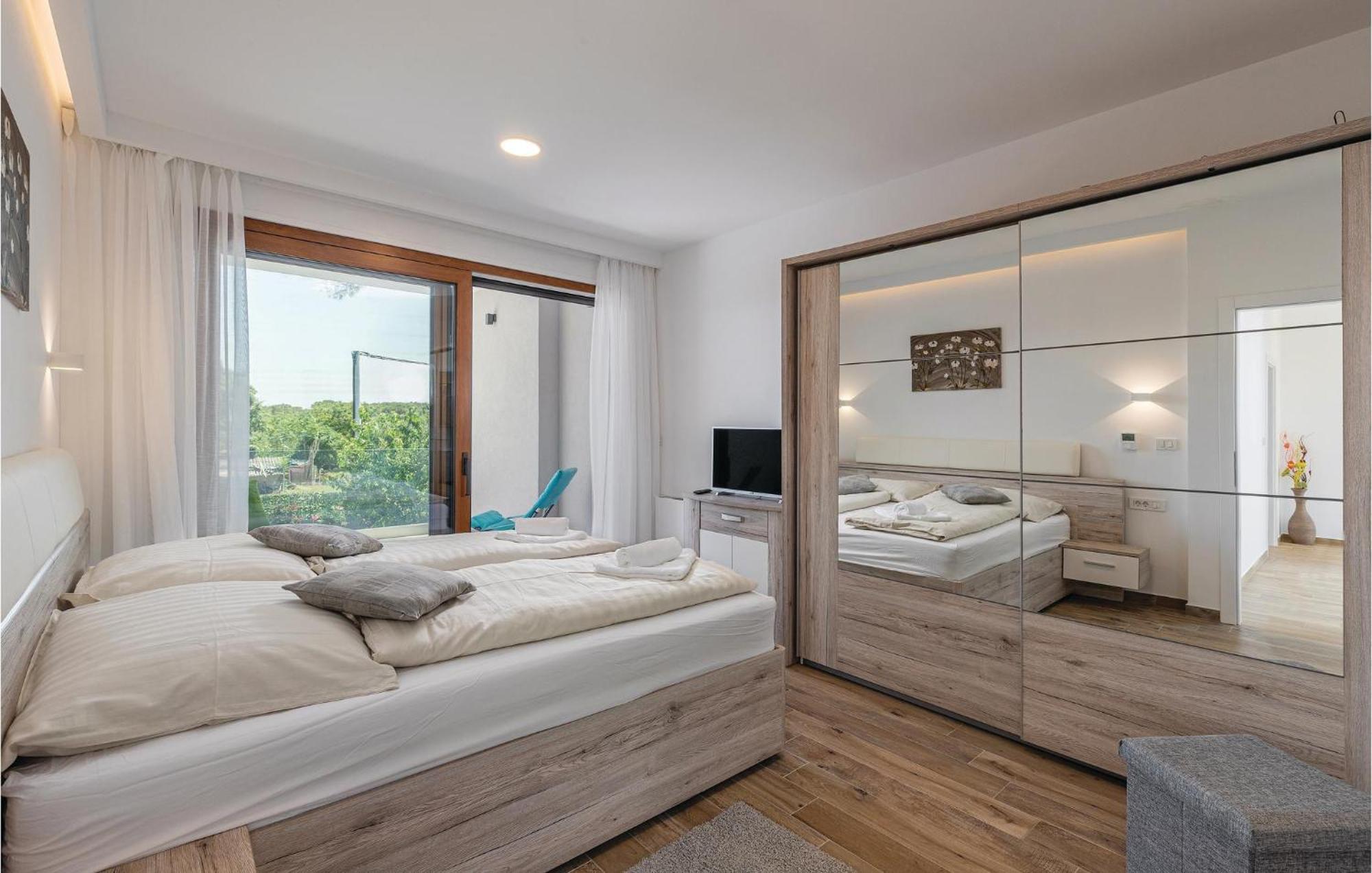Cozy In Cervar With Sauna Vakantiehuis Poreč