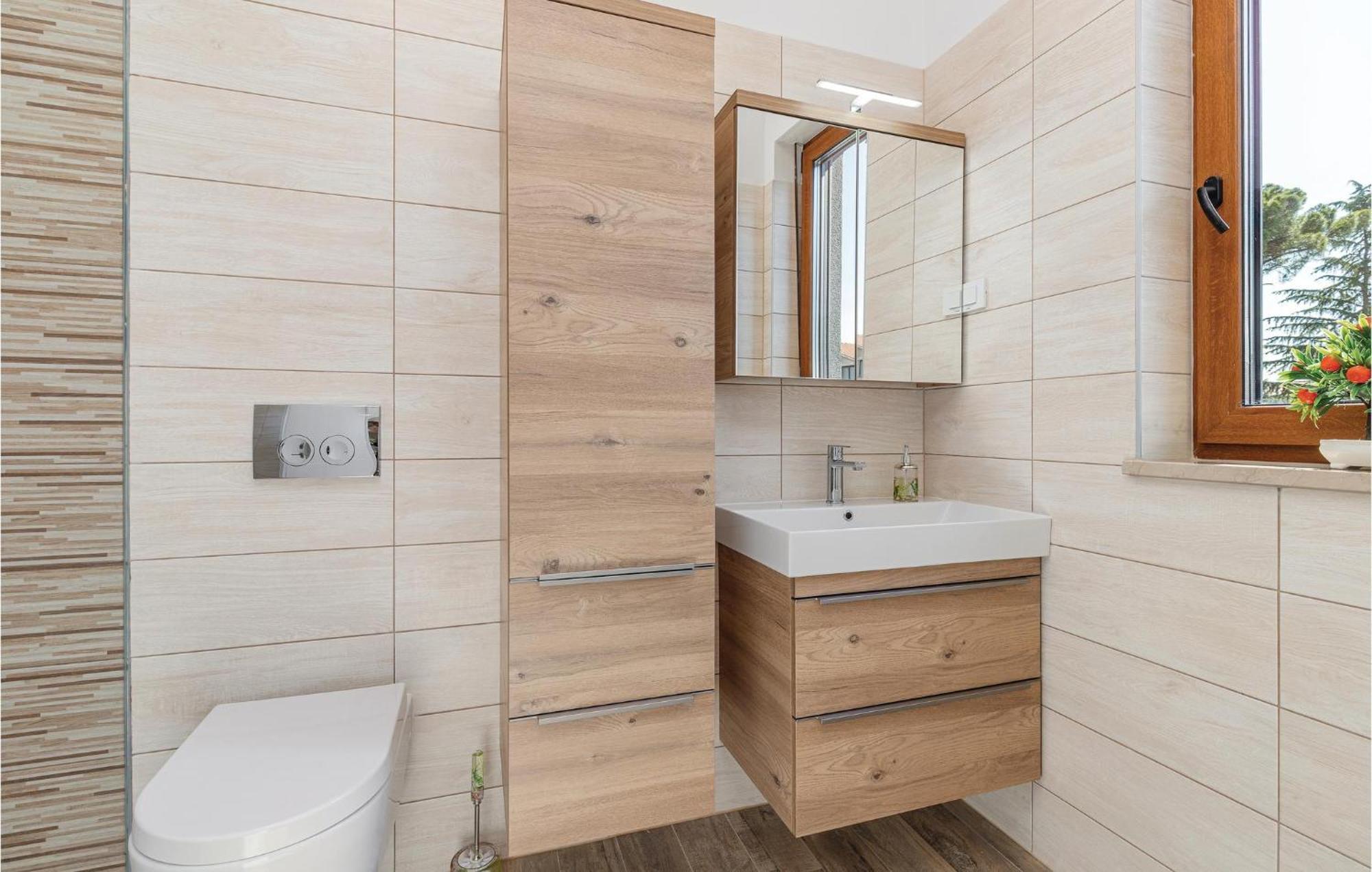 Vakantiehuis Cozy In Cervar With Sauna Poreč